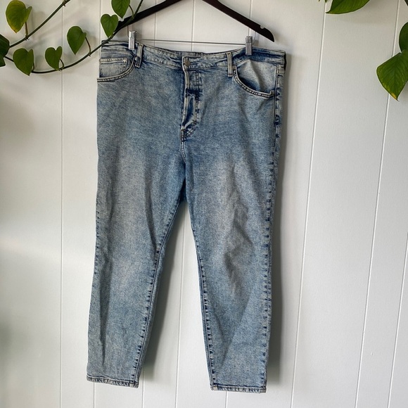 H&M Mom Jeans Ultra High Waist | Size 18 - Picture 1 of 6